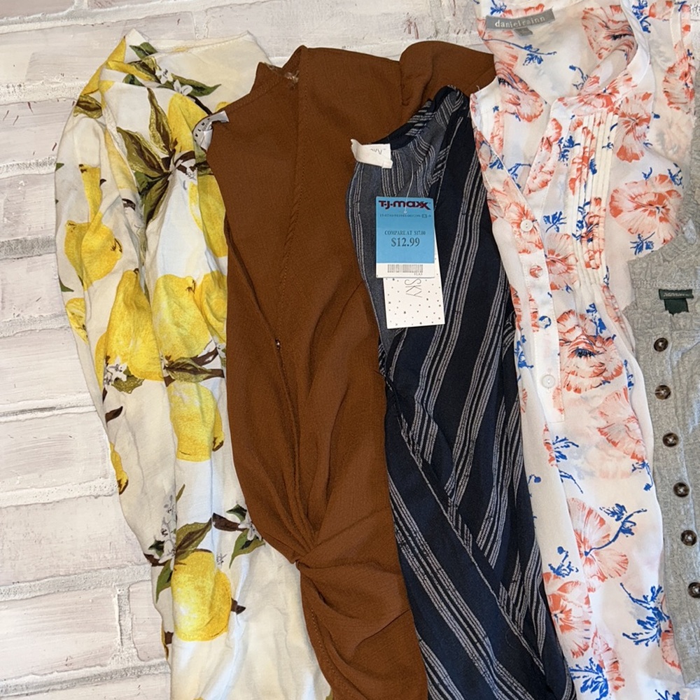 Boho flowy & crop top size small shirt bundle!! - Picture 2 of 6